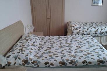 تختخواب و صبحانه Overnight Stays Stockport