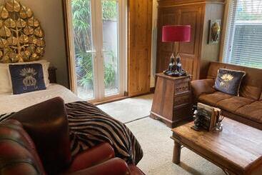 تختخواب و صبحانه The Lodge At Ruddington
