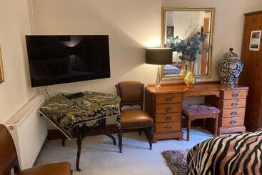 تختخواب و صبحانه The Lodge At Ruddington