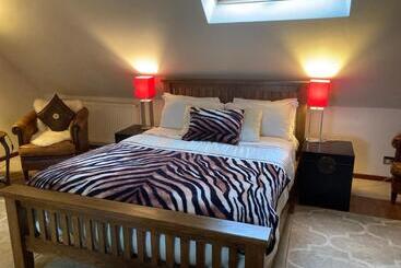 تختخواب و صبحانه The Lodge At Ruddington