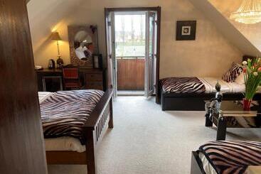 تختخواب و صبحانه The Lodge At Ruddington