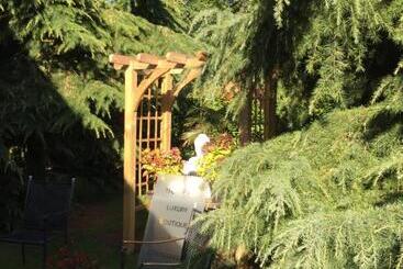 تختخواب و صبحانه The Lodge At Ruddington