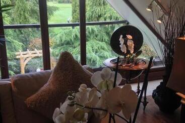 تختخواب و صبحانه The Lodge At Ruddington