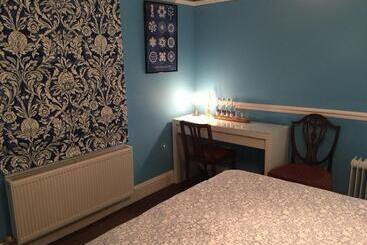 مبيت وإفطار Circles Guest House