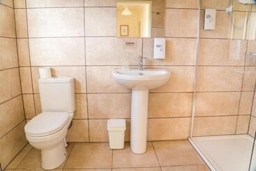 Croyde Bay Hotel Or Self Catering