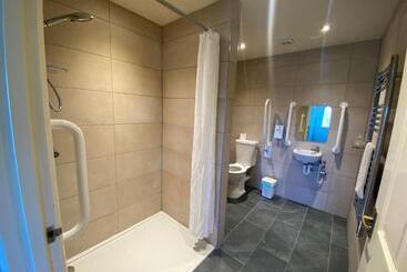 Croyde Bay Hotel Or Self Catering