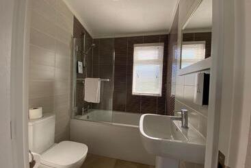 Croyde Bay Hotel Or Self Catering