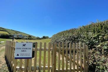 Croyde Bay Hotel Or Self Catering