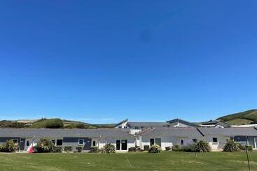 Croyde Bay Hotel Or Self Catering