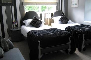 Holly Tree B&b