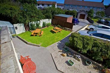 هتل West End Guest House