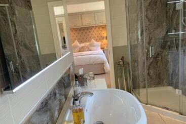 Ayrs And Graces   Luxury Bed And Breakfast