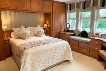 Ayrs And Graces   Luxury Bed And Breakfast