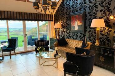 Ayrs And Graces   Luxury Bed And Breakfast