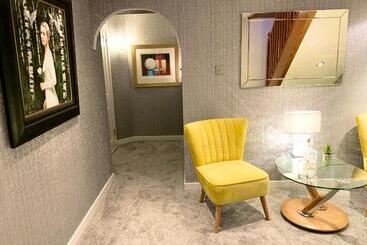 Ayrs And Graces   Luxury Bed And Breakfast