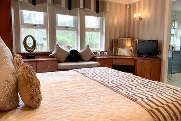 Ayrs And Graces   Luxury Bed And Breakfast