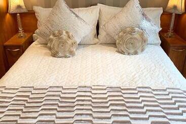 Ayrs And Graces   Luxury Bed And Breakfast