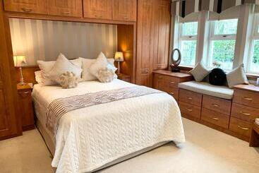 Ayrs And Graces   Luxury Bed And Breakfast