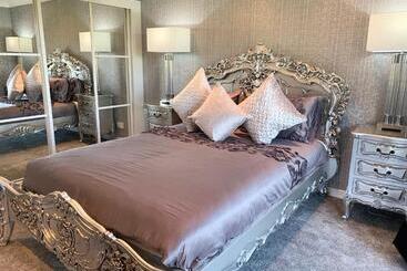 Ayrs And Graces   Luxury Bed And Breakfast
