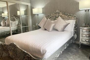 Ayrs And Graces Luxury Bed And Breakfast