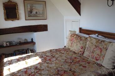 تختخواب و صبحانه 189 April Cottage