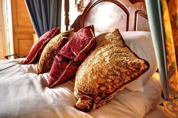 تختخواب و صبحانه Bay Villa