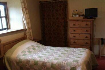 تختخواب و صبحانه Blackmore Farm