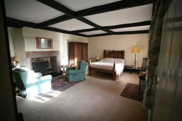 تختخواب و صبحانه Blackmore Farm