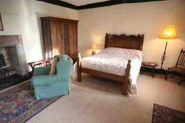 تختخواب و صبحانه Blackmore Farm