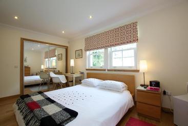 تختخواب و صبحانه Greenlees Lodge