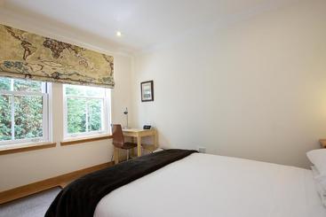 تختخواب و صبحانه Greenlees Lodge