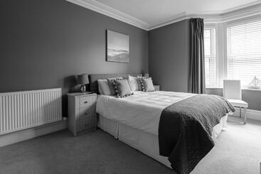 تختخواب و صبحانه Millbrook Guest House