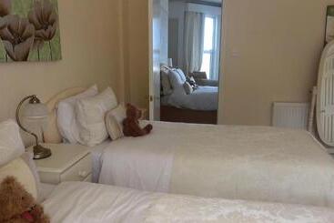 تختخواب و صبحانه Min Y Don Guest House