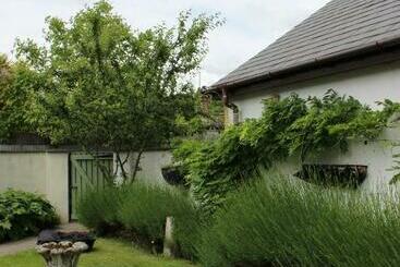 تختخواب و صبحانه Old Stacks Cottage Annexe
