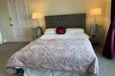 تختخواب و صبحانه Room Only At Wetherby Nairn