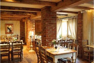 تختخواب و صبحانه The Broad Leys
