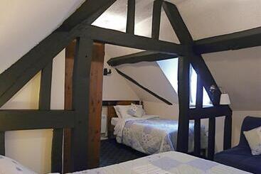 تختخواب و صبحانه The Croft