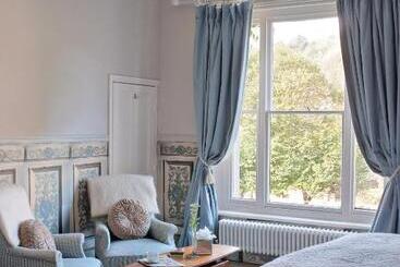 تختخواب و صبحانه The Old Rectory