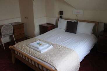 تختخواب و صبحانه The Pines Guest Accommodation