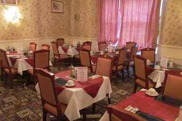 تختخواب و صبحانه The Pines Guest Accommodation