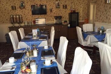 تختخواب و صبحانه The Pines Guest Accommodation