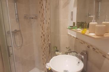 تختخواب و صبحانه Tregarth House