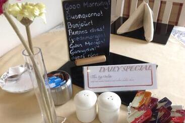Dunroamin Bed And Breakfast