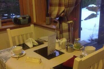 Dunroamin Bed And Breakfast