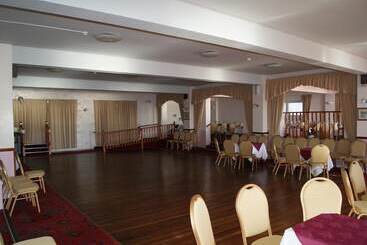 هتل Membly Hall
