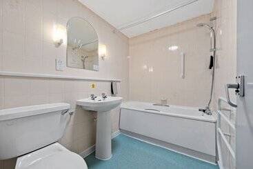 هتل Royal Whitby