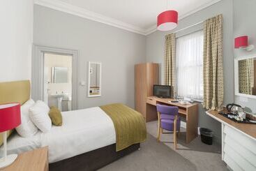 هتل The Waverley Castle