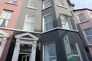 旅馆 Portrush Townhouse