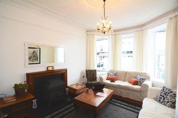 旅馆 Portrush Townhouse