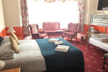 Welbeck Hotel   Close To Beach, Train Station & Southend Airport